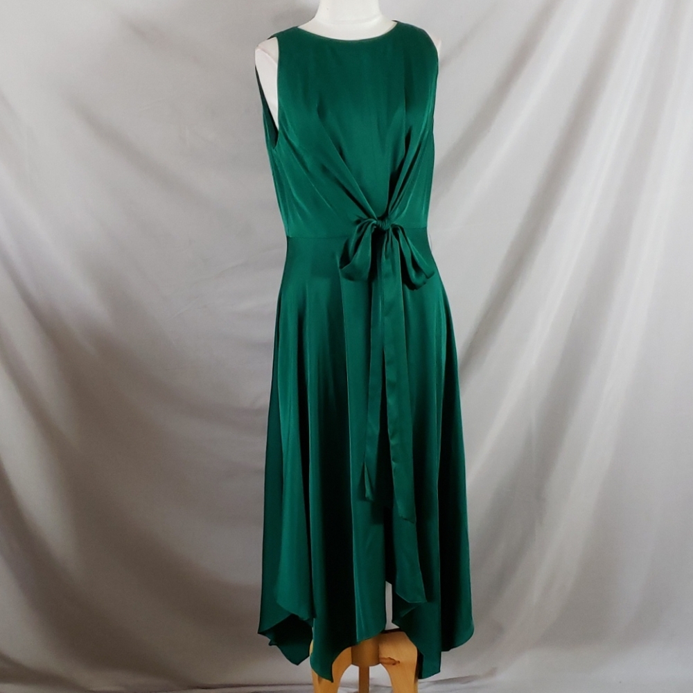 NEW Maggie London Sleeveless Tie Waist Dress